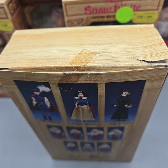 Vintage Binkin Disneys Snow White and the Seven Dwarfs Boxed Set Of 7 Dolls NIB - Picture 4 of 16